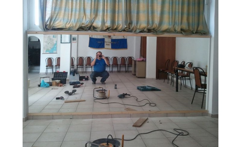 ΚΑΘΡΕΠΤΕΣ 4 ΚΑΘΡΕΠΤΕΣ